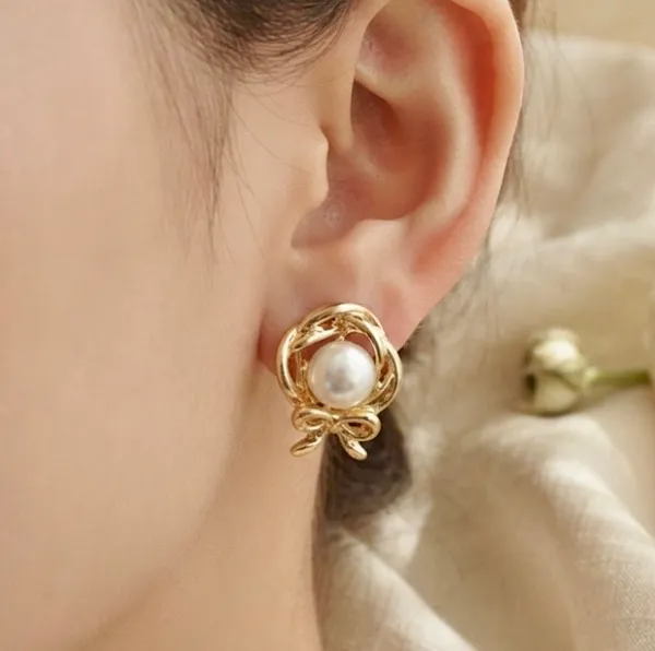 Darling_Bow_Studs