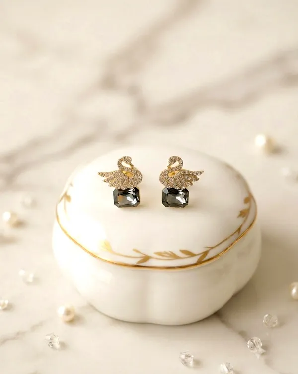 Swarovski-Inspired_Swans