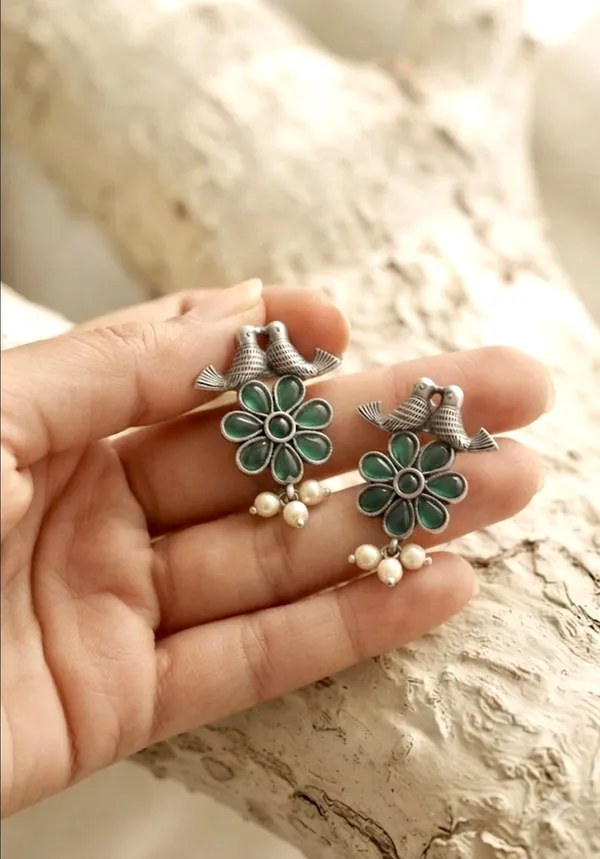 Dual_Bird_Green_Monalisa_Flower_Oxidised_Silver_Stud