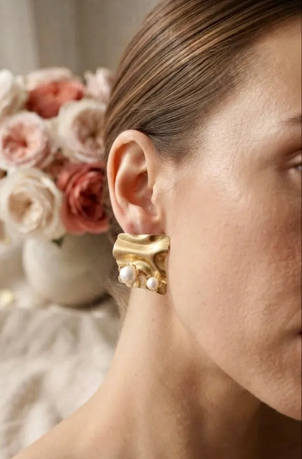 Gold_Alloy_Molten_Pearl_Stud_Earrings_For_Women