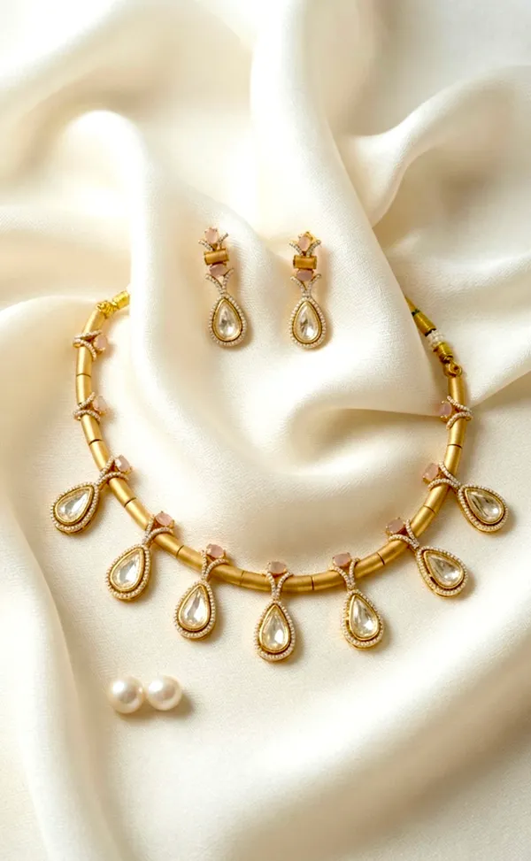 The_Kiara_Moissanite_Polki_Hasli_Necklace_Set