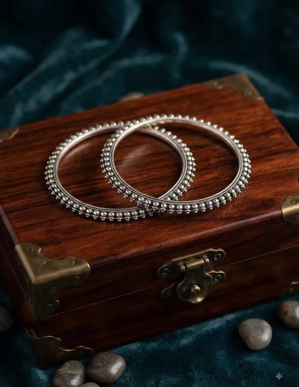 Zenia_Ribbed_Oxidised_kada_(Set_Of_2)
