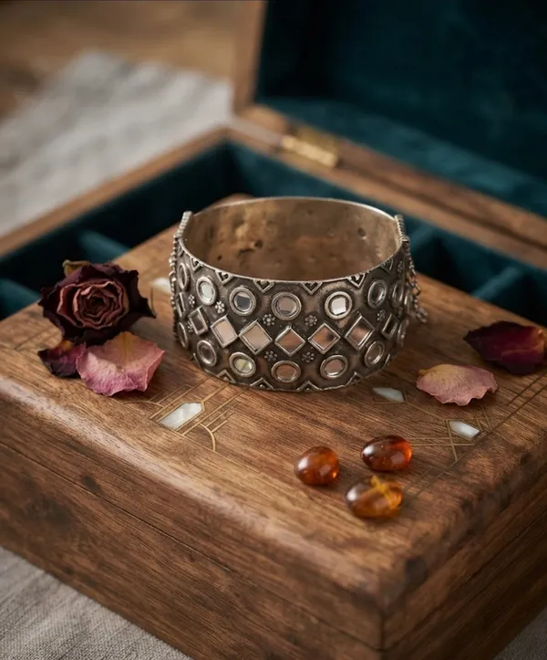 Zoya_Mirror-Work_Silver_Cuff