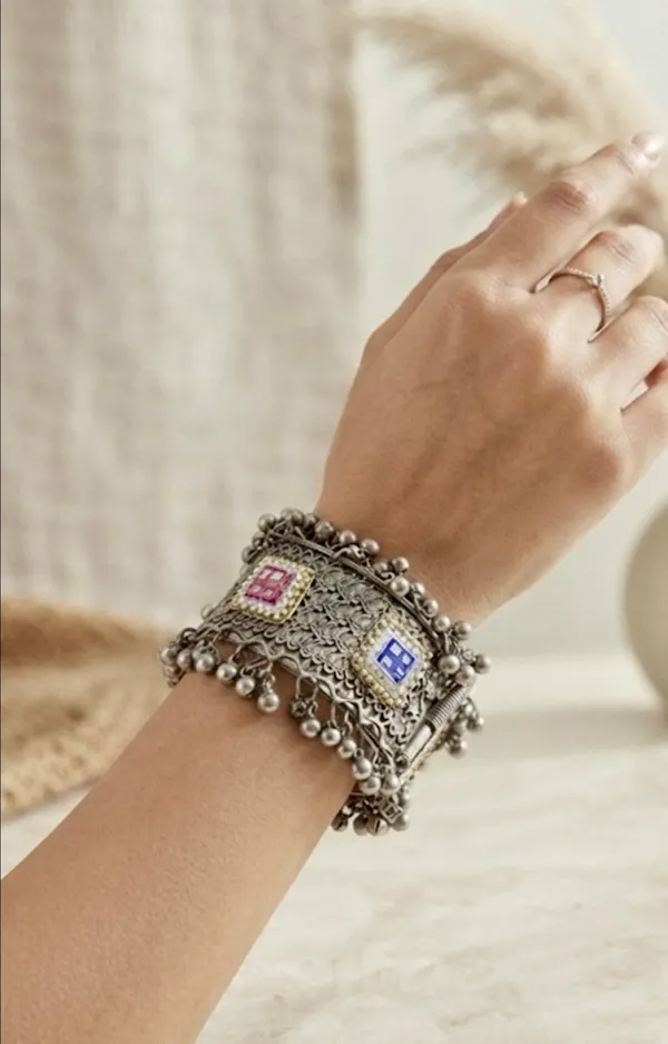 Oxidised_Pearl_Detailing_Openable_Kada
