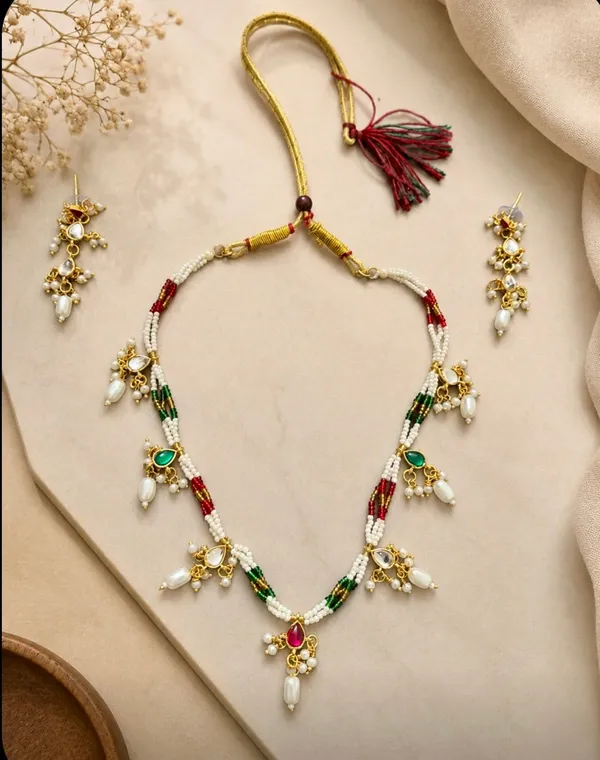 Gold-Plated_Kundan_and_Seed_Pearl_light_weight_neacklace_set