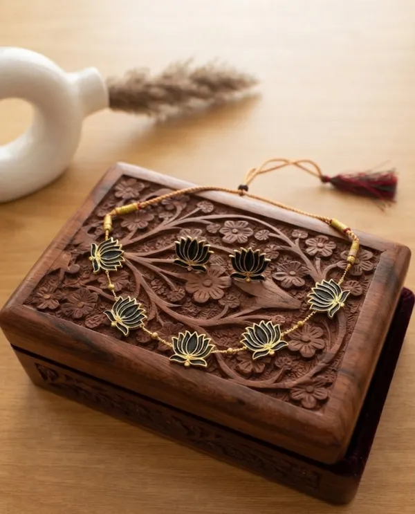 Black_Enamel_Lotus_Choker_Set