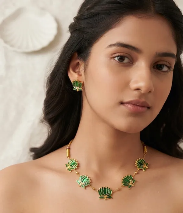 The_Green_Bloom_Choker