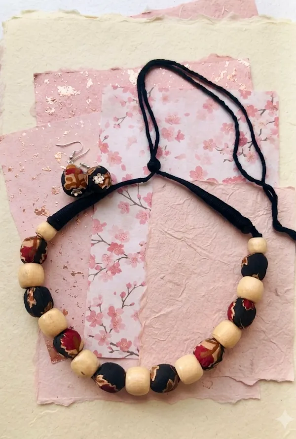 Black_Wood_Blossom_Necklace_For_Women