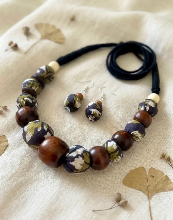 Multicolor_Wood_Necklace_For_Women