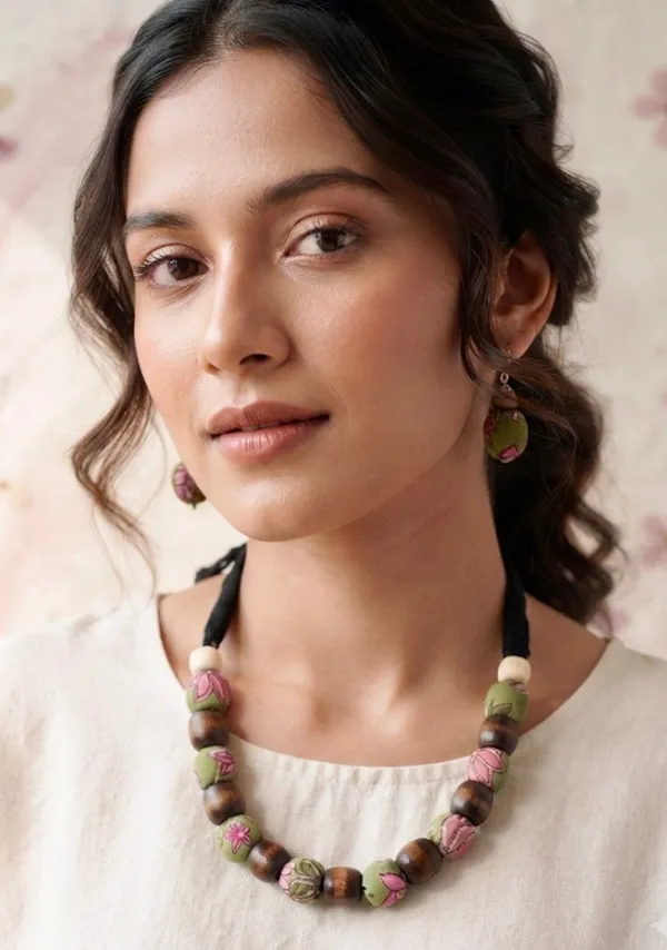 Matcha_Rose_Necklace