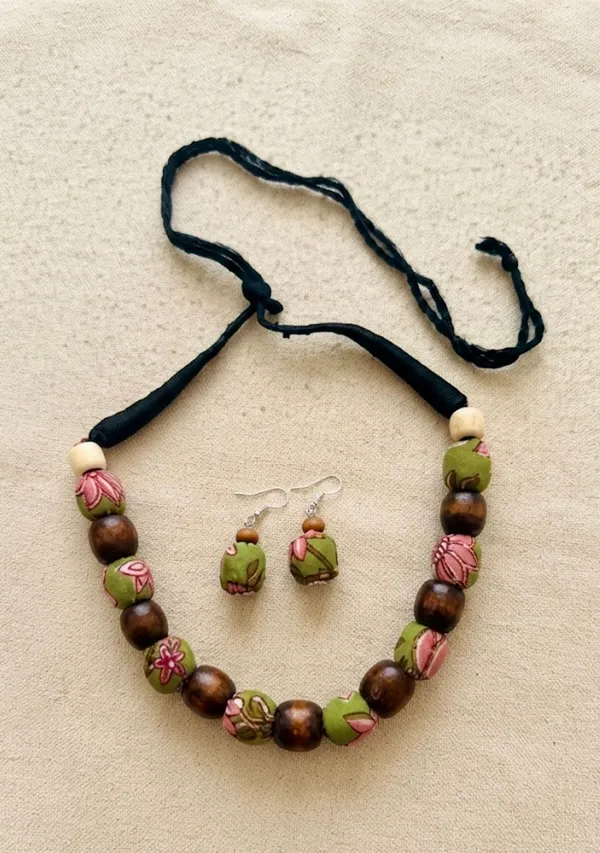 Matcha_Rose_Necklace