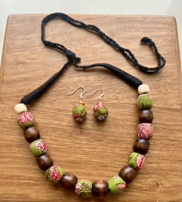 Matcha_Rose_Necklace