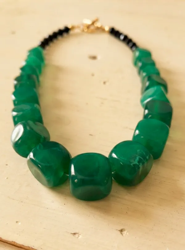 Emerald_Green_Chunky_Resin_Cube_Statement_Necklace.