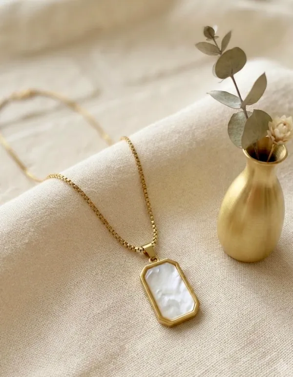 Mother-of-Pearl_Rectangular_Tag_Pendant_Chain