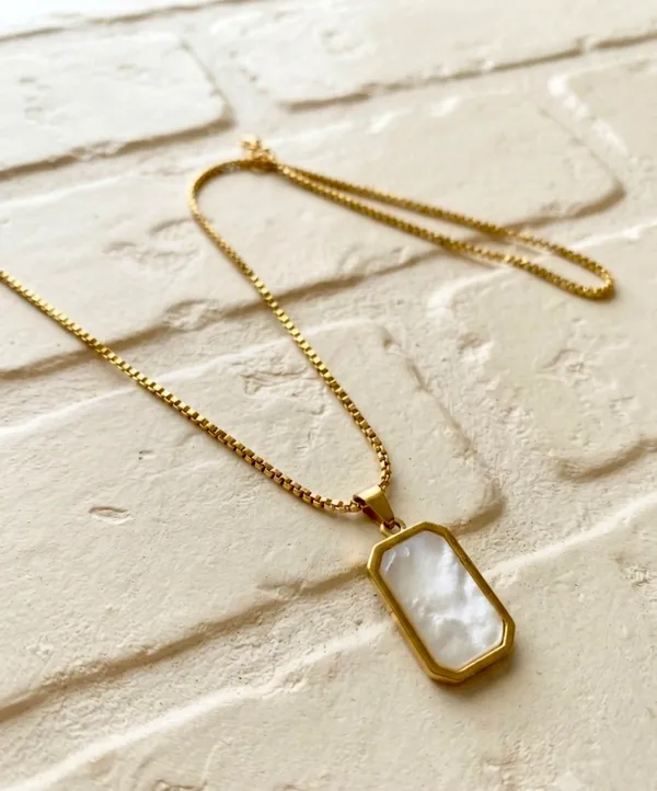 Mother-of-Pearl_Rectangular_Tag_Pendant_Chain