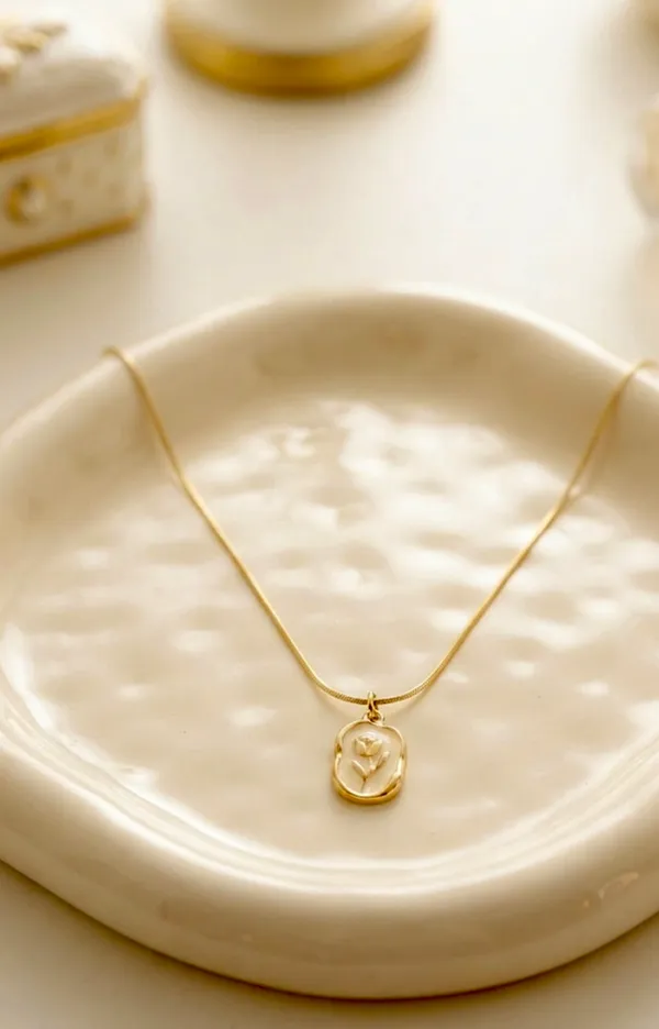 Anti-tarnish_Oval_Mother-of-pearl_Rose_Pendant