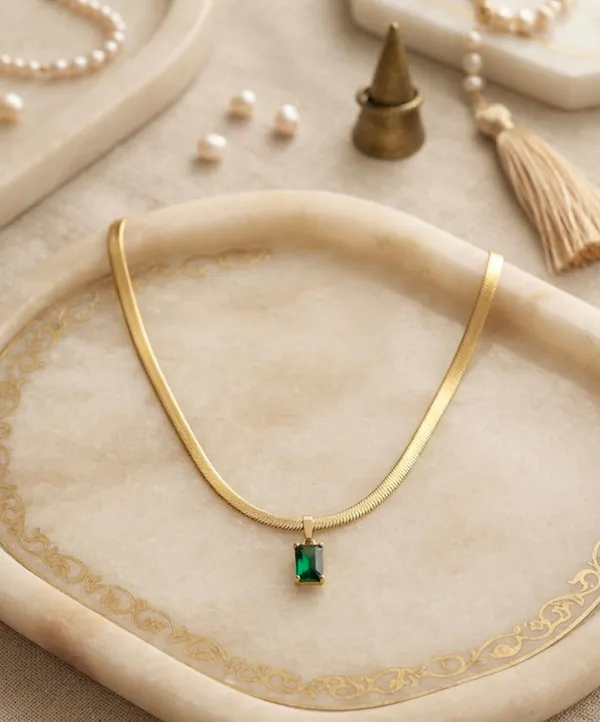 Emerald_Baguette_Herringbone_Pendant_Chain