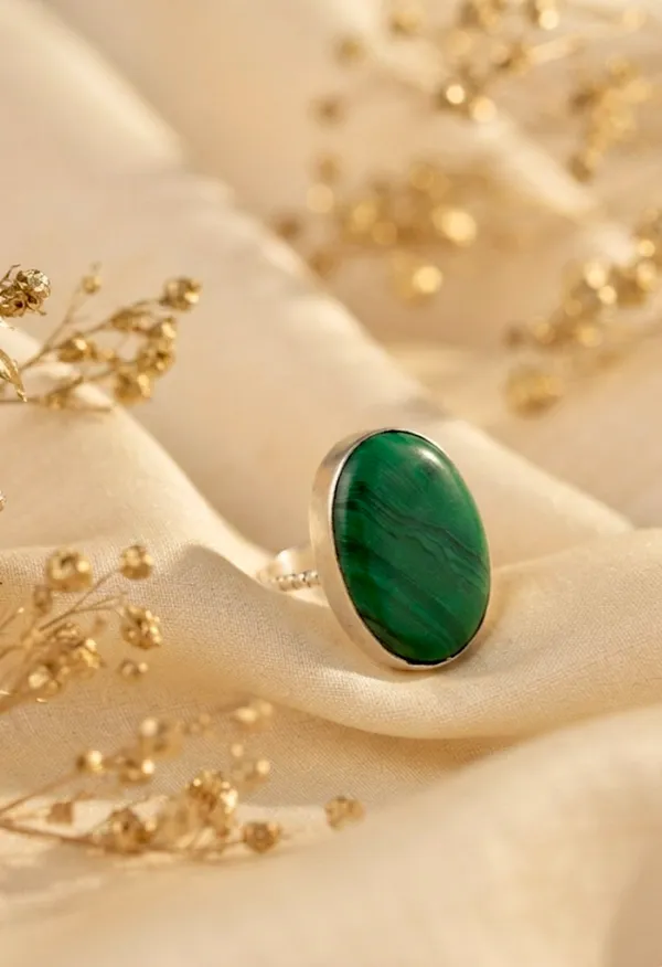 Emerald_Moss_Statement_Ring