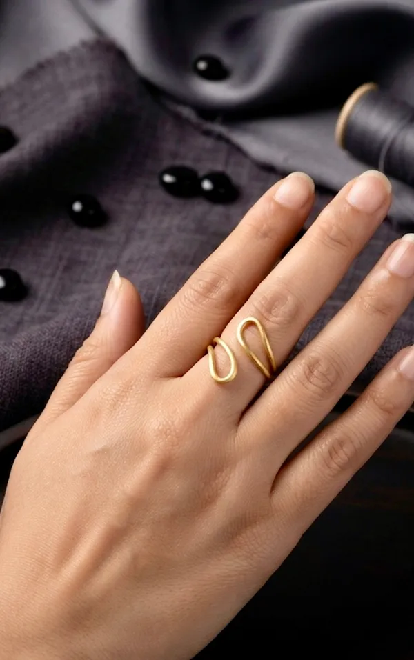 Sculptural_Multi-Loop_Wave_Ring