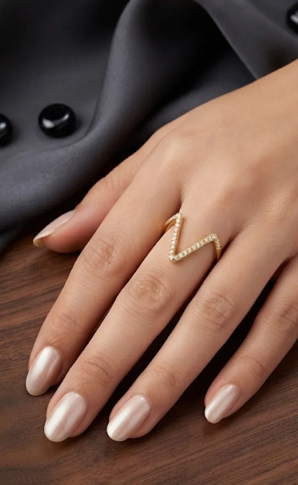 Minimalist_Pavé_Chevron_V-ring