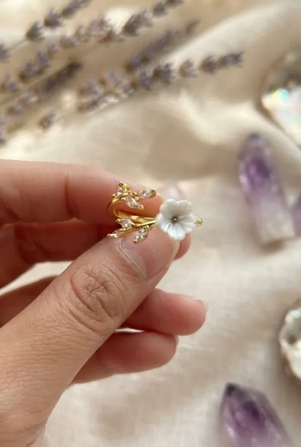 Blossom_Leaf_Bypass_Ring