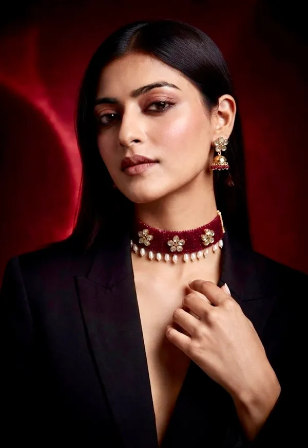 Red_Velvet_Floral_Pearl_Kundan_Choker_Necklace_For_Women