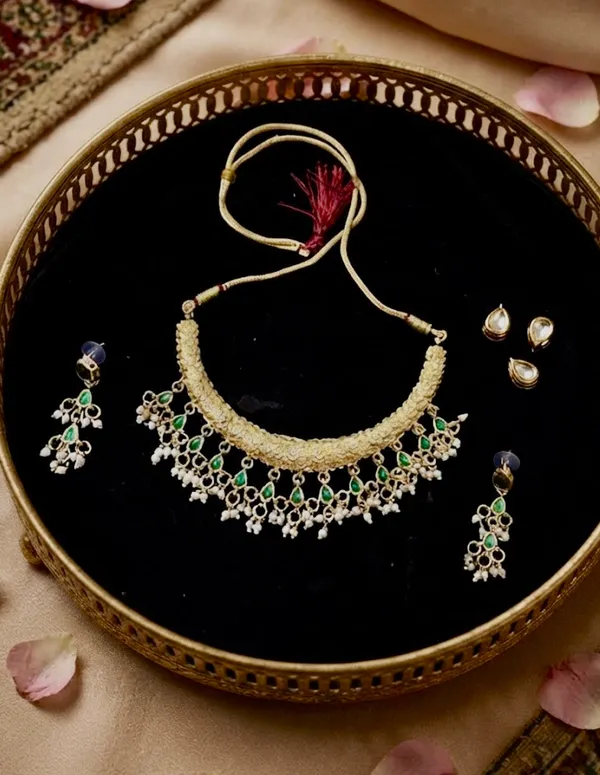 "_Mayura_"_Emerald_Kundan_Choker