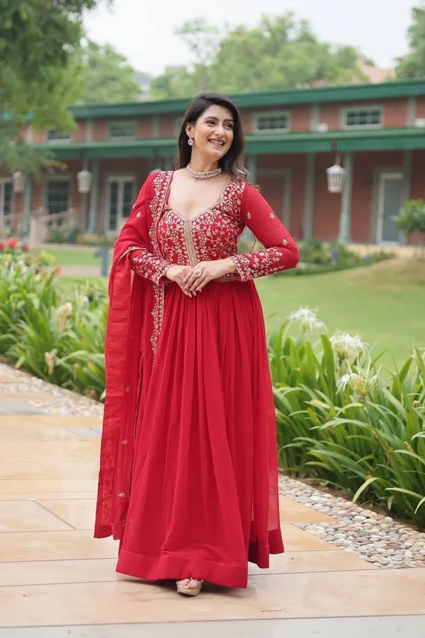 khodal_Flared/A-line_Gown_(Red)