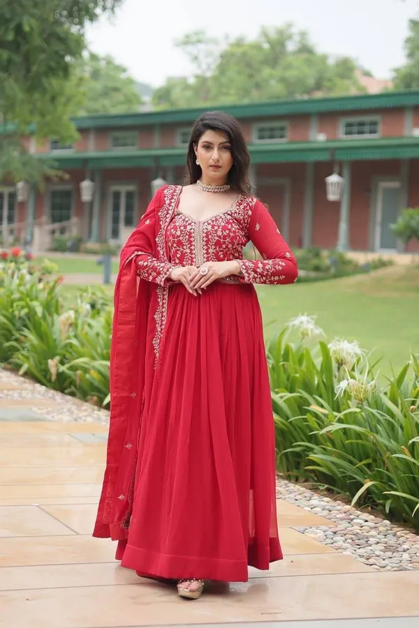 khodal_Flared/A-line_Gown_(Red)