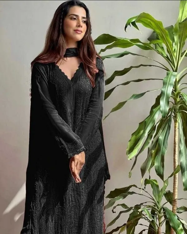 KHODAL_TRENDZ_Embroidered_Kurta,_Palazzo_&_Dupatta_Set_()