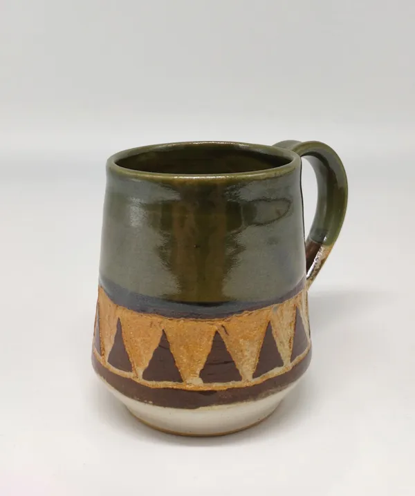 Studio_Pottery_Dark_Green-Beige_Matte-Gloss_Cofee_Mug