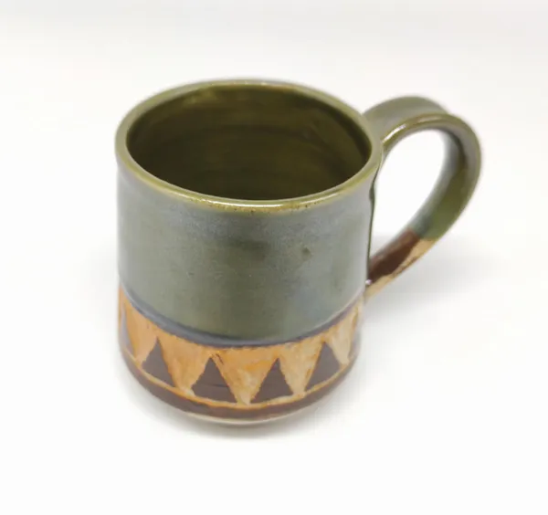 Studio_Pottery_Dark_Green-Beige_Matte-Gloss_Cofee_Mug