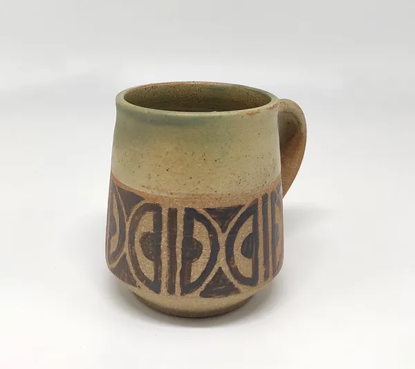 Studio_Pottery_Moss_Green-Beige_Matte_Cofee_Mug