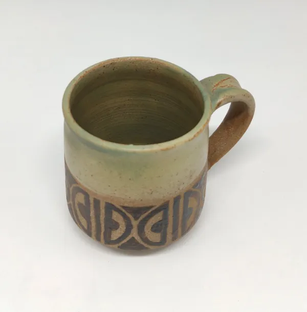 Studio_Pottery_Moss_Green-Beige_Matte_Cofee_Mug