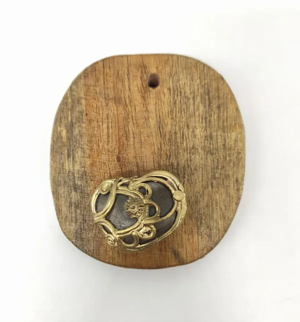 Decorative_Flower_Handcrafted_Wooden-Brass-River_Pebble_Wall_Mounted_Hook