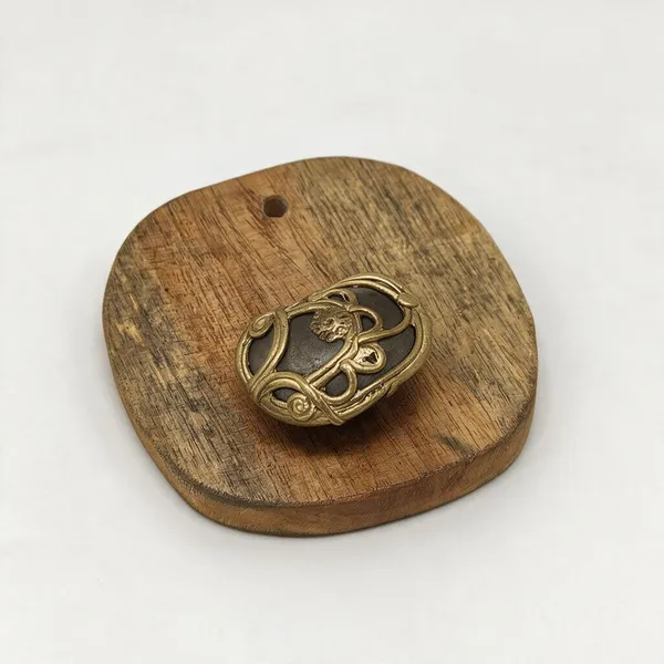 Decorative_Flower_Handcrafted_Wooden-Brass-River_Pebble_Wall_Mounted_Hook