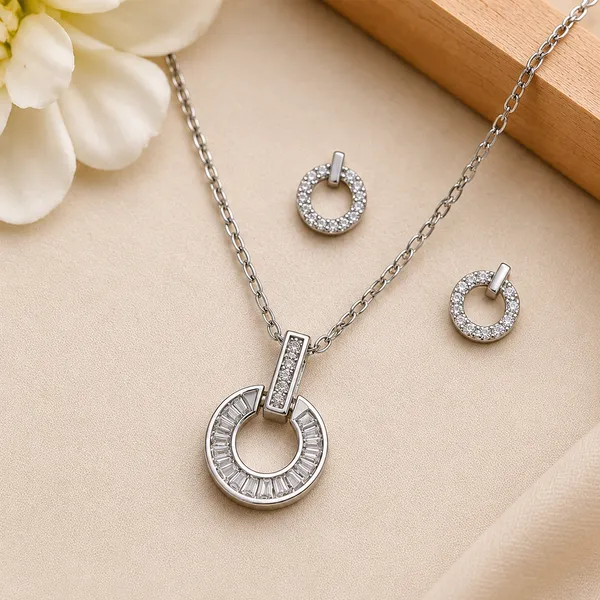 Silver_Brass_Circular_Pendant_Jewellery_Set_For_Women