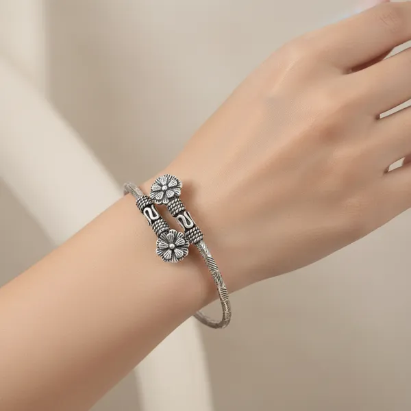 Rhodium_Flower_Silver_Bracelet_In_925_Sterling