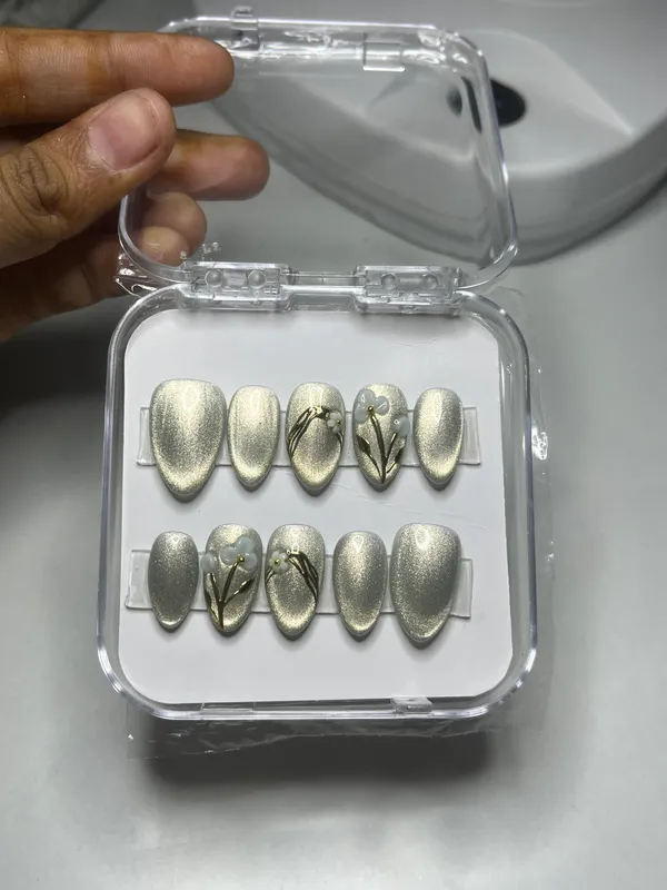Silver_Metallic_Floral_Embellished_Press-On_Nails_Set