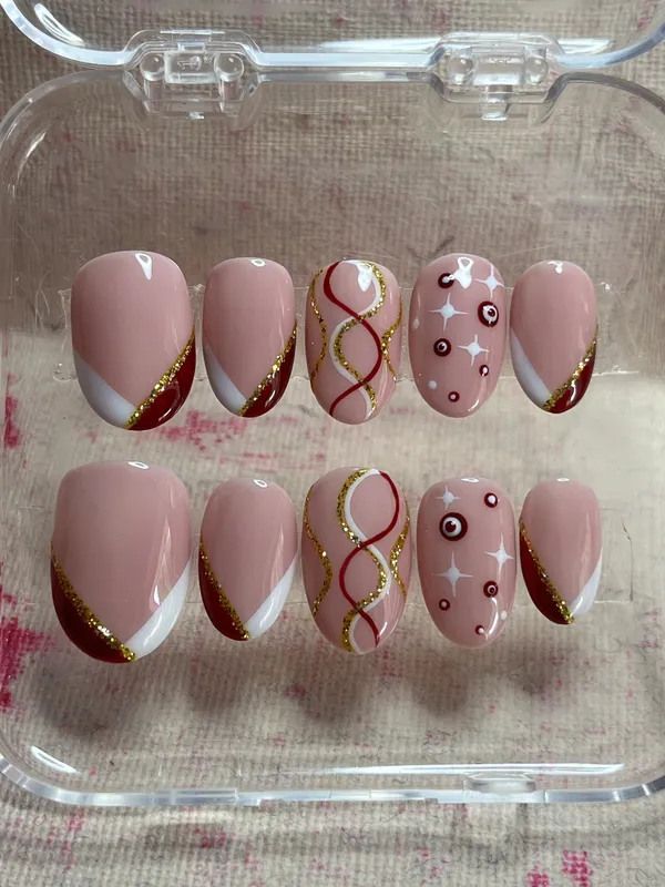 Pink_Glossy_Decorative_False_Nail_Set_With_Gold_Accents