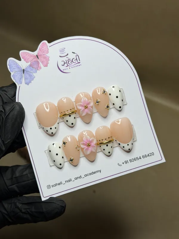 Nude_Floral_Polka_Dot_Press-On_Nail_Set
