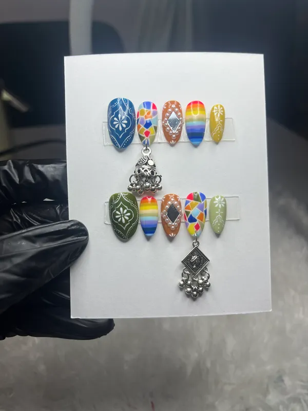 Saheli_Multicolour_Floral_Striped_Decorative_Hair_Clips_For_Women