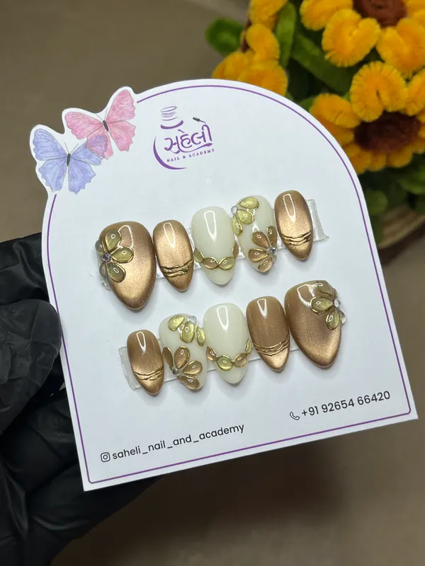 Saheli_Gold_Ivory_Floral_Embellished_Press-On_Nail_Set