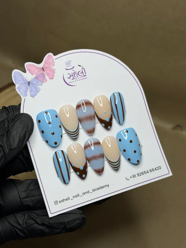 Blue_Beige_Brown_Abstract_Stripe_Press-On_Nail_Set