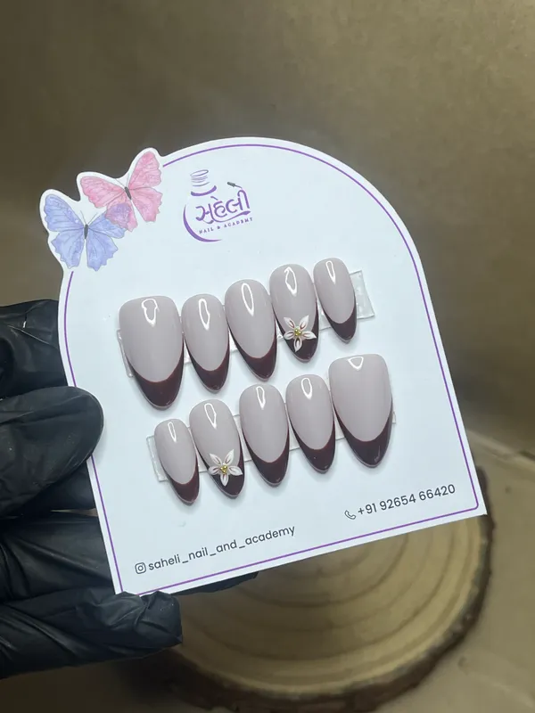 Saheli_Grey_Burgundy_Tip_Floral_Press-On_Nail_Set