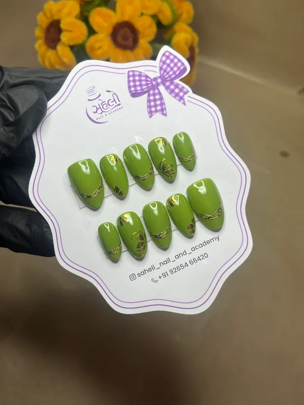 Green_Gold_Floral_Embellished_Press-On_Nail_Set
