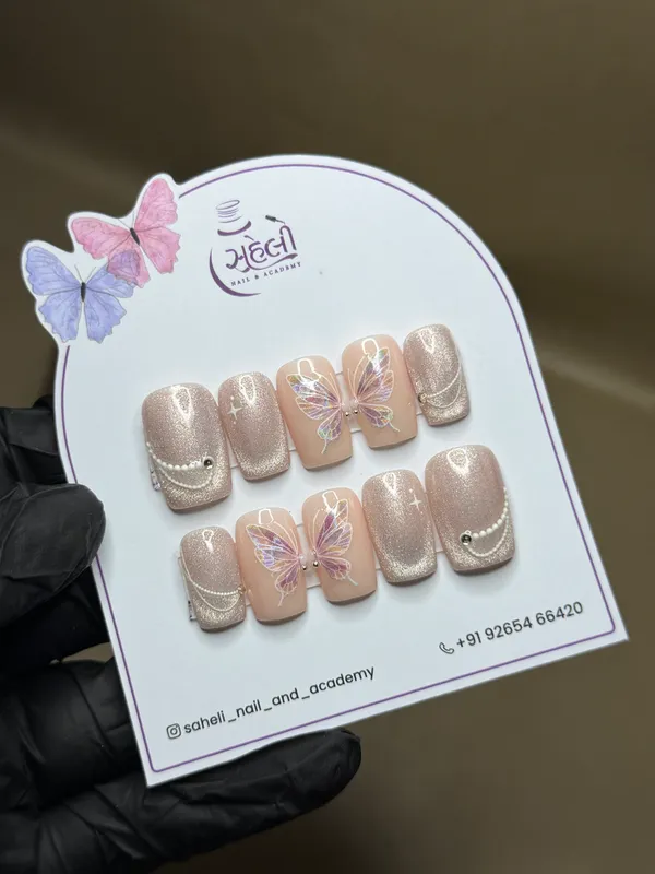 Saheli_Nude_Glitter_Butterfly_Press-On_Nail_Set
