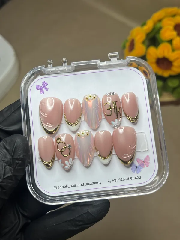 Saheli_Nude_Pink_Pearl_3D_Floral_Embellished_Press-On_Nail_Set_Of_10