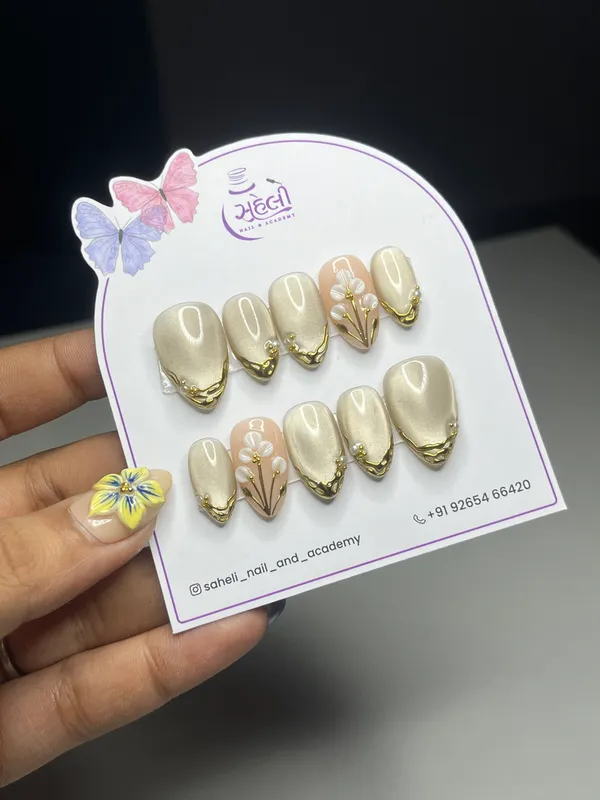 Saheli_Pearl_Gold_Raised_Floral_Press-On_Nail_Set