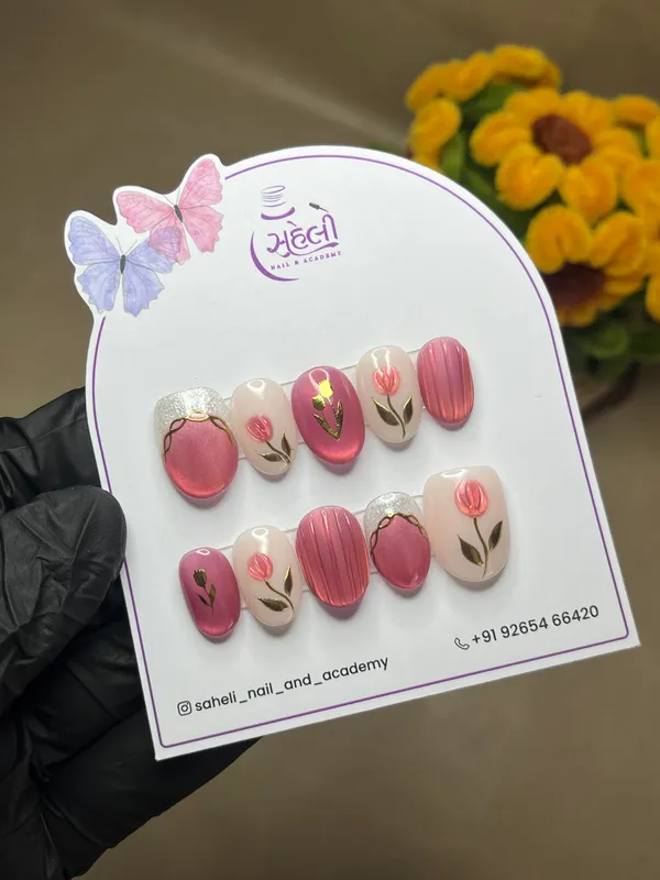 Pink_Nude_Floral_Leaf_Stripe_Glossy_Press-On_Nail_Set